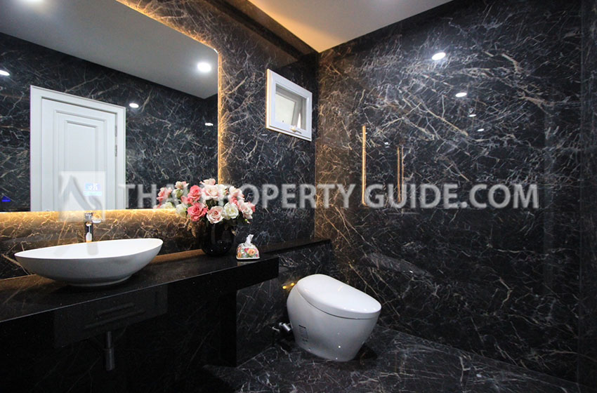 House with Private Pool in Sukhumvit 